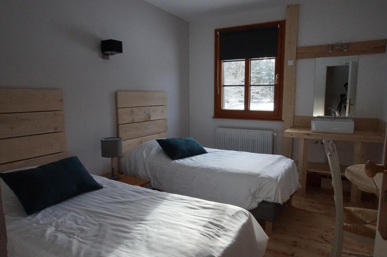 Auberge De La Perdrix Hauterive-la-Fresse Экстерьер фото