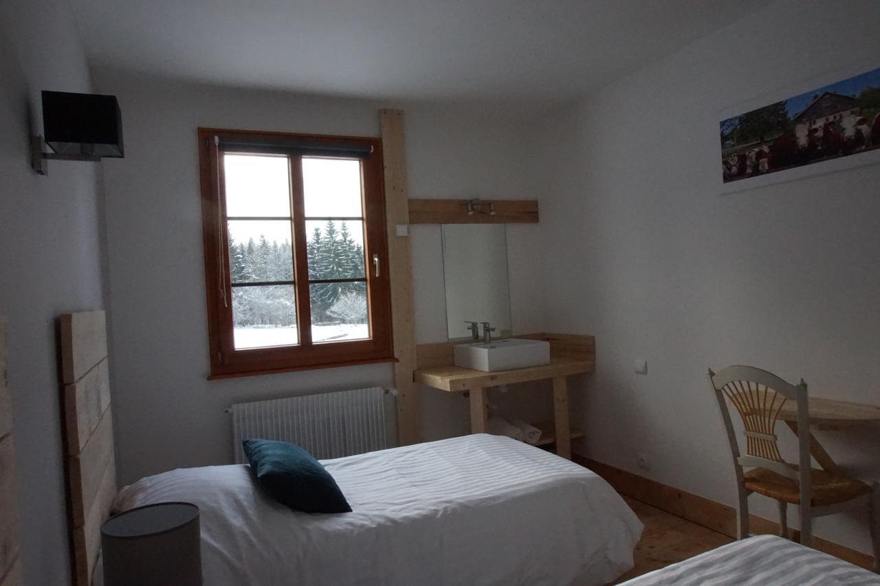 Auberge De La Perdrix Hauterive-la-Fresse Экстерьер фото